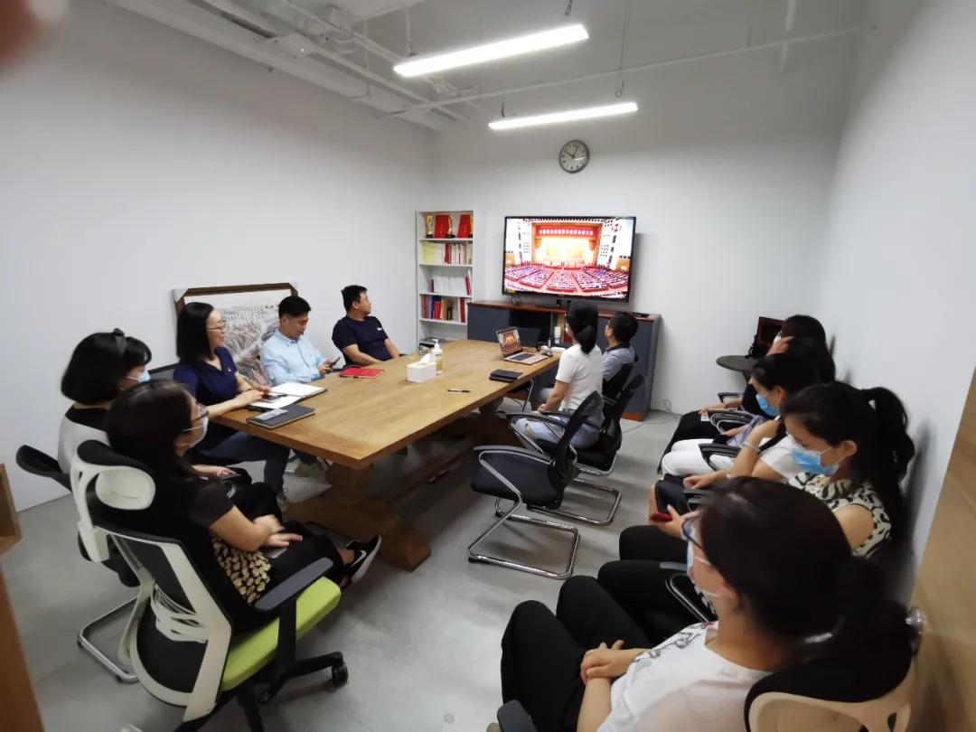 记住他们，纺织行业这些集体和个人获得全国抗疫先进表彰，中国纺联组织收看表彰大会