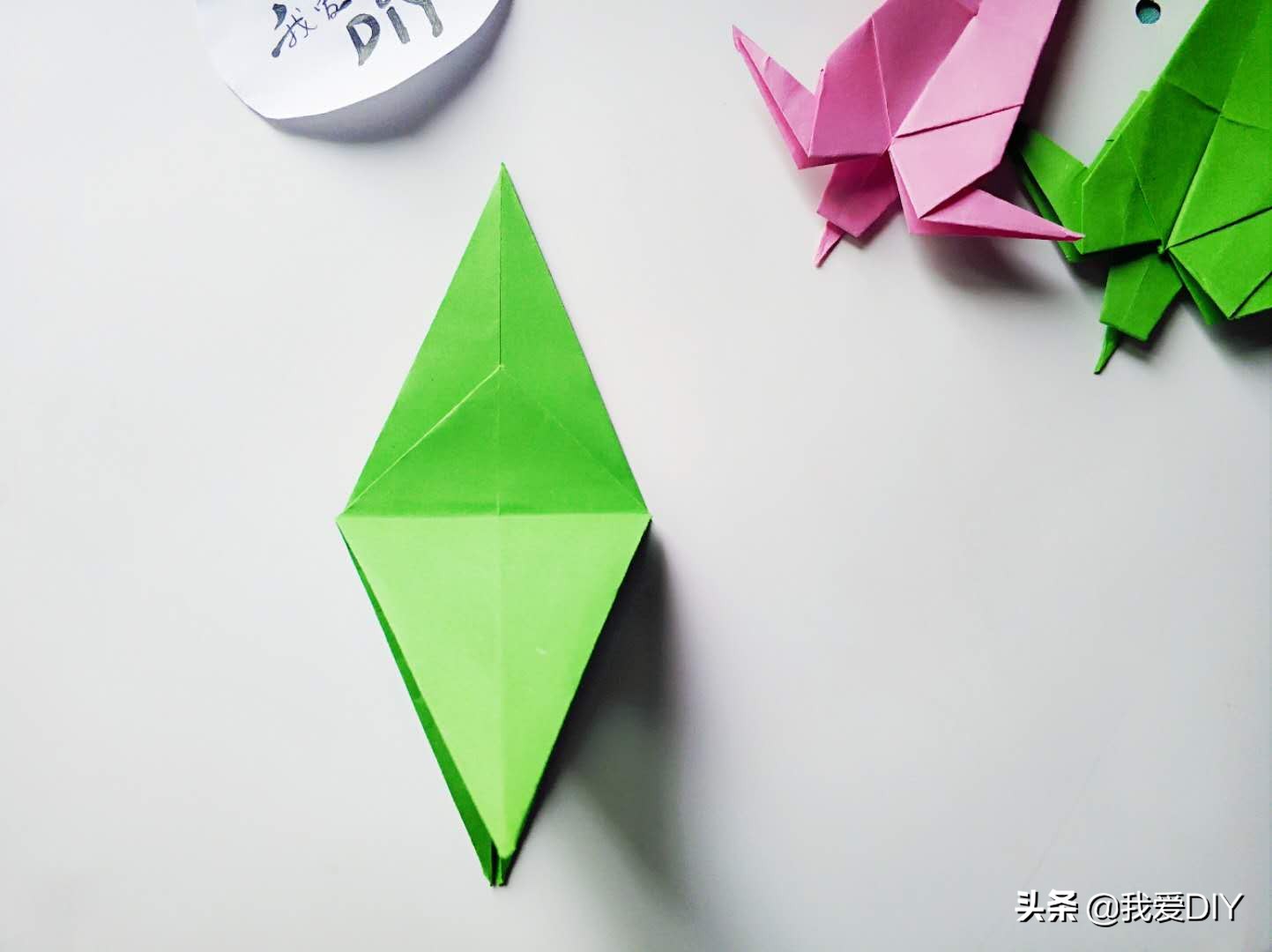 小燕子教大家折礼物盒,小燕子折法慢放视频