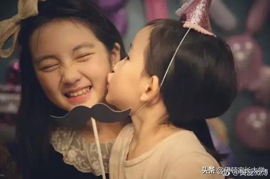 二胎家庭应该偏向老大还是老二,二胎家庭老大为什么讨厌老二