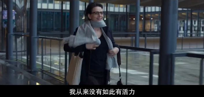 50岁老阿姨网约小鲜肉,惨遭见光死。