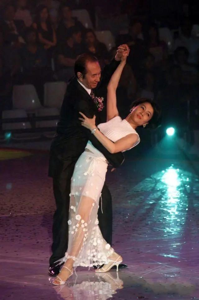 赌王为何称博士,为什么有人说赌王的学历