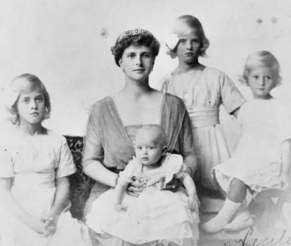 菲利普亲王60岁有魅力,52岁菲利普亲王