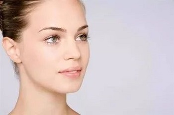 鼻子出油小妙招13岁,鼻子两侧鼻沟出油