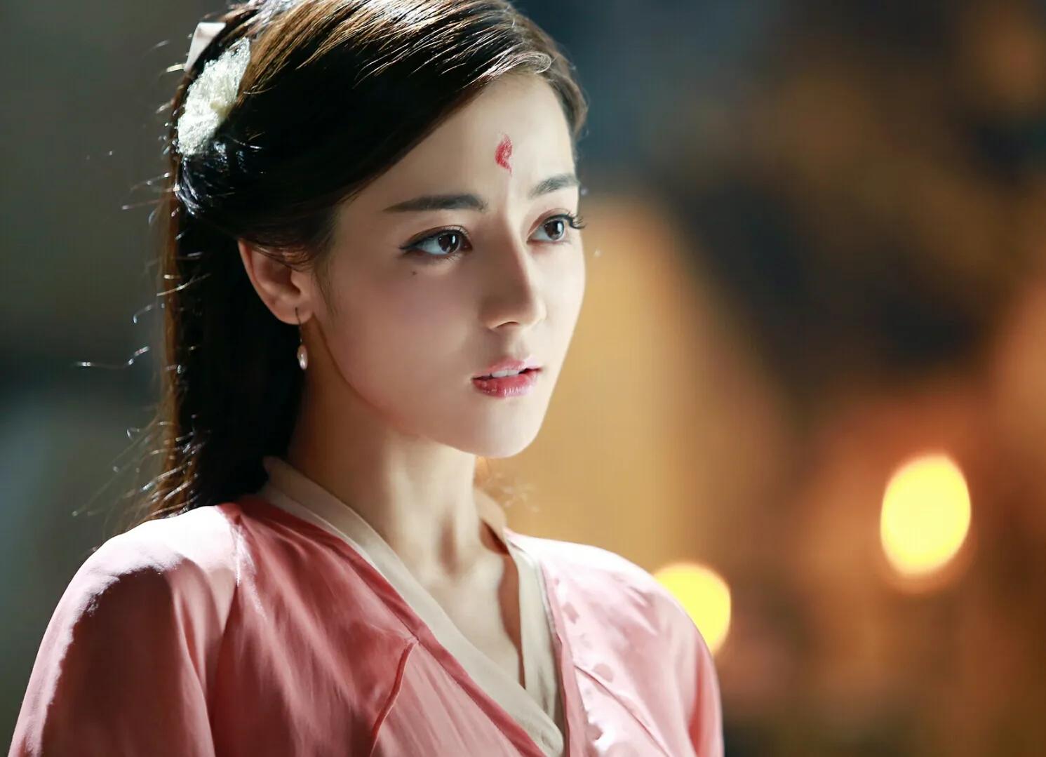 厚刘海遮挡脸型,厚刘海遮住眼睛