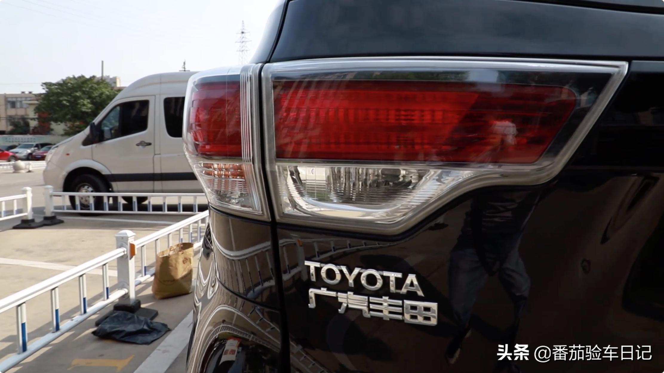 帮客户检测不到两年的丰田汉兰达，价格略高但是车况很值