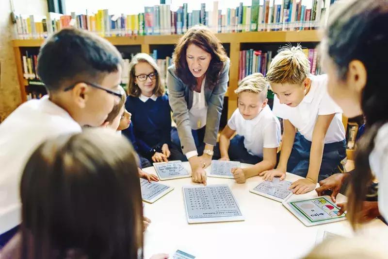 这所毗邻美国常青藤名校的中学，为何备受中国学生推崇？