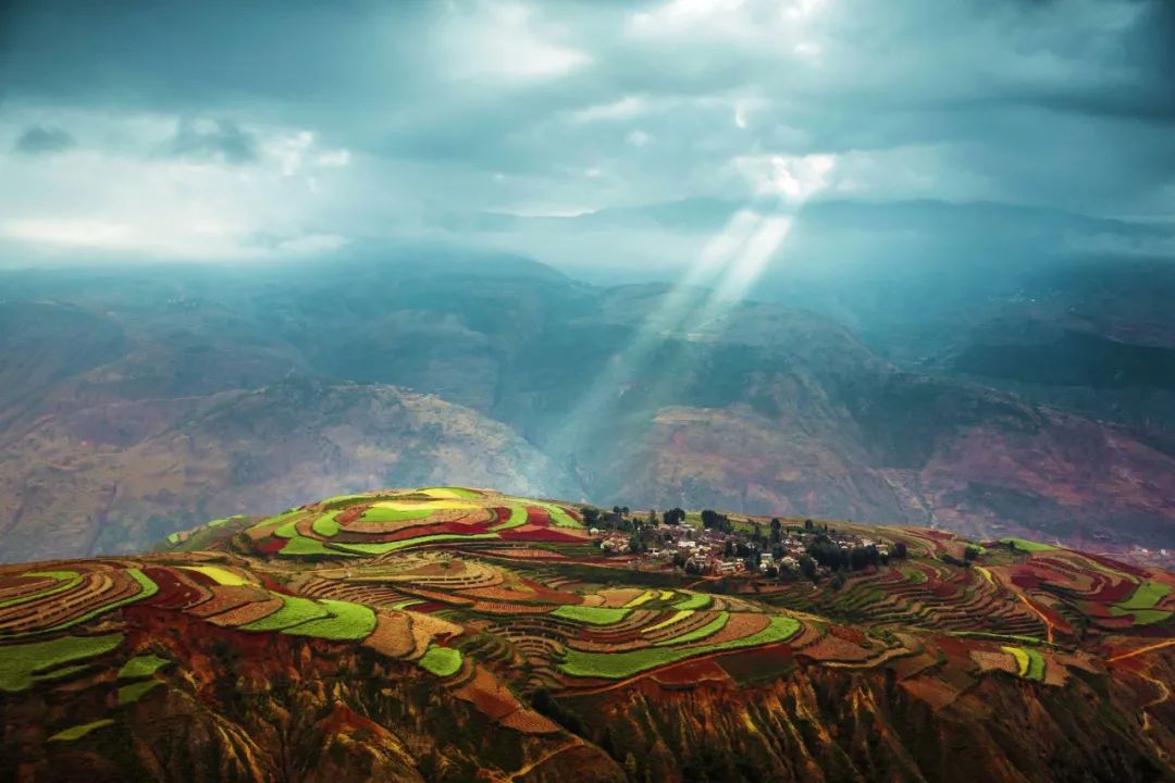 云南抚仙湖绝美风景,云南人少地方美