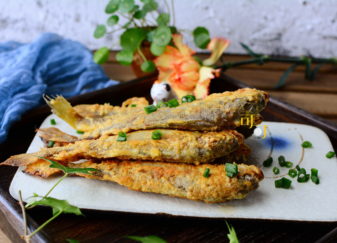 家常小黄鱼油炸,小黄鱼做法少油