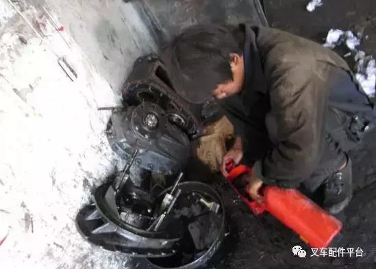 叉车师傅的辛苦与感受,别再抱怨养车难