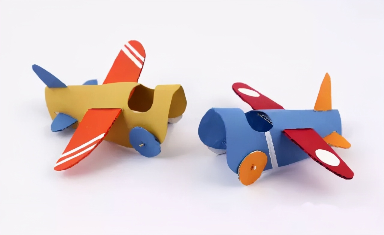 能飞的手工飞机制作幼儿园,国庆幼儿园手工制作飞机图文