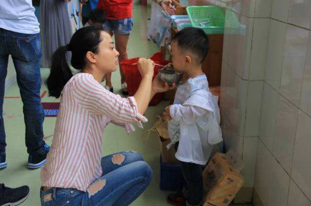 如何回复家长说孩子在幼儿园瘦了,小朋友在幼儿园瘦了怎么回复家长