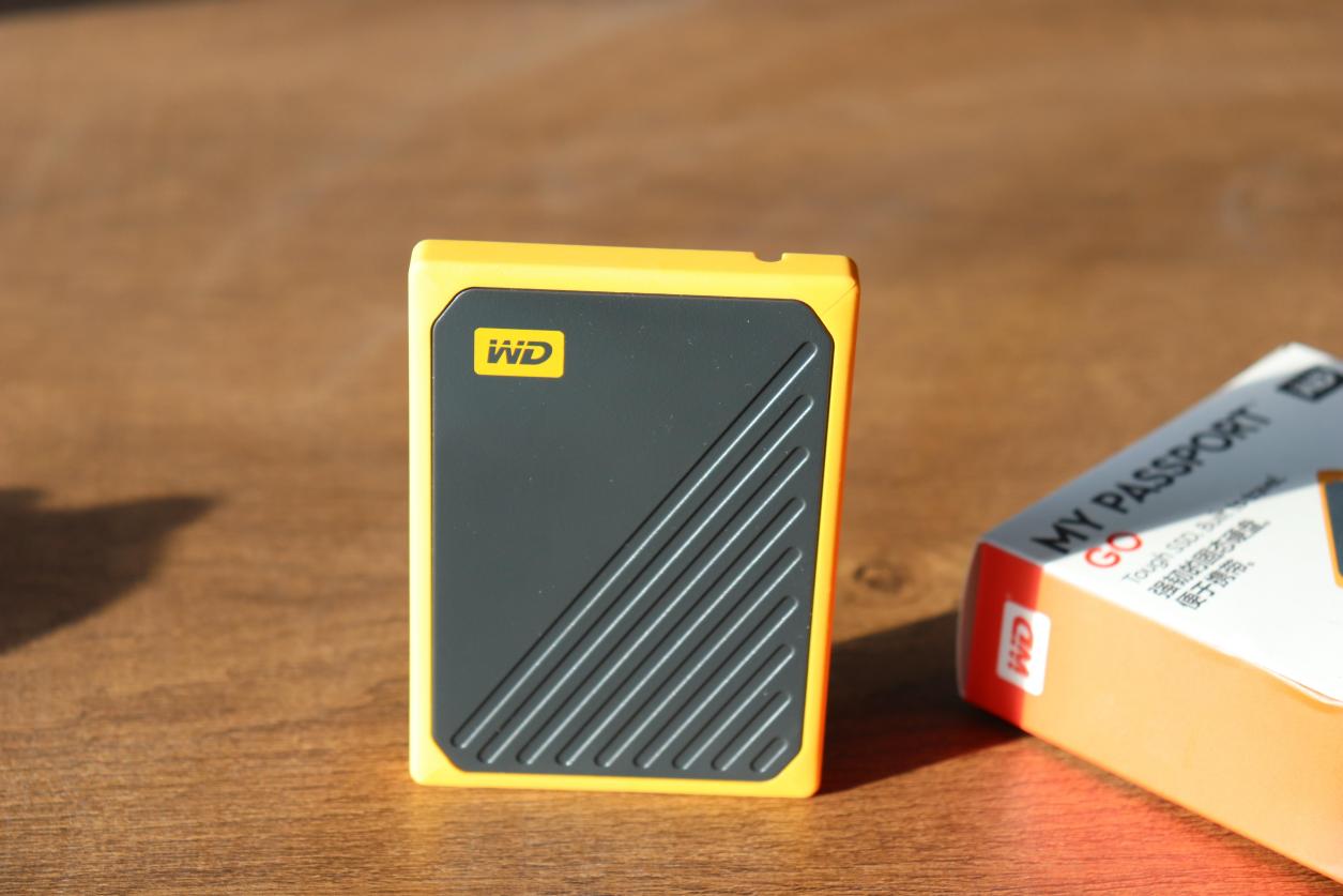 西数MyPassportSSD固态移动硬盘,西数mypassport随行版