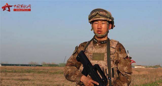 解放军新型单兵战场识别系统,新式星空迷彩单兵装备