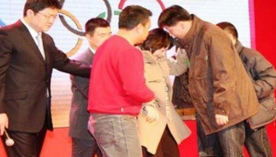 央视主持人事件,央视前主持人婚内出轨