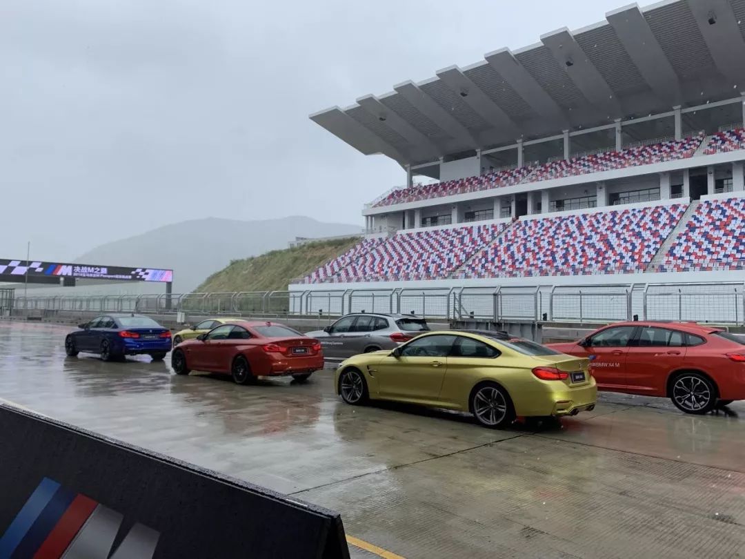 宝马的倒车影像真的好用,新款宝马倒车影像像素低