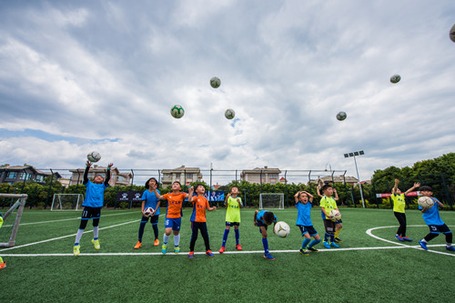 足球训练可以培训孩子的专注力吗,孩子12岁前如何练好足球基本功