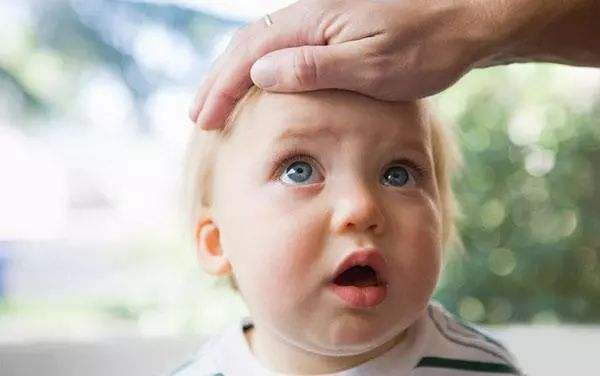 孩子喜欢摸妈妈胸部，超过这个时间必须得管管了