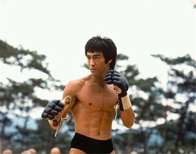 如何评价李小龙的电影,怎么评价李小龙传奇