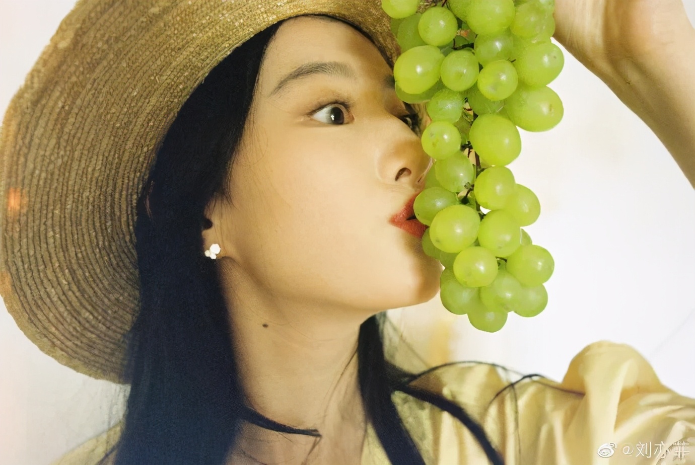 模特拍照姿势怎么调,模特拍视频如何保持松弛感