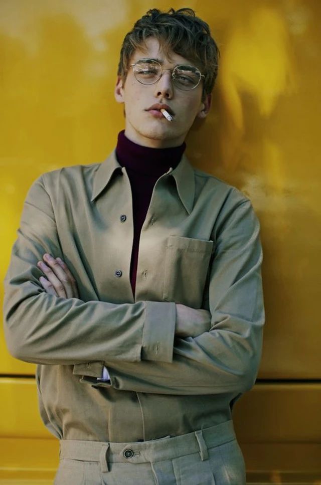 高领羊毛衫扎脖子处理最简单方法,高领小技巧