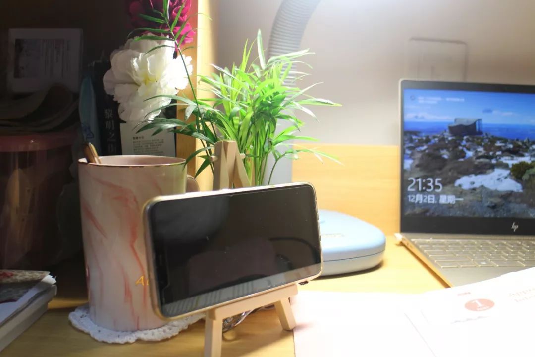 大学寝室简洁,大学寝室长什么样