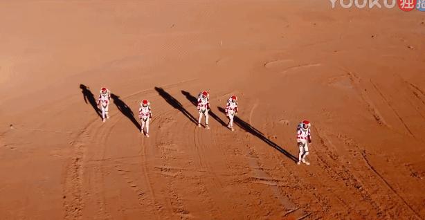 王宝强张雨绮量身高,王宝强张雨绮身高对比