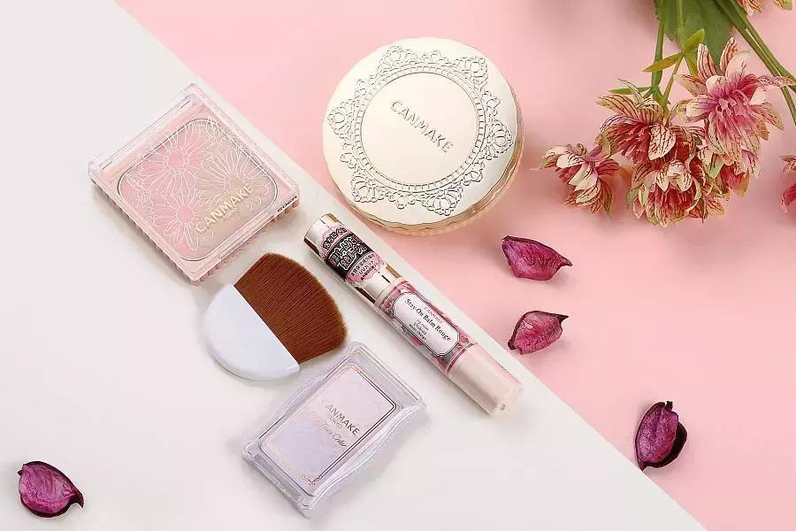 从李佳琦的口红营销看美妆零售