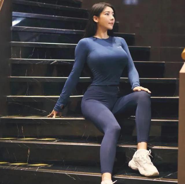 刘太阳女子健美夺冠视频,超模裁判刘太阳个人资料