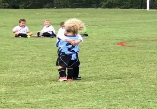 儿子去踢球,儿子足球比赛去了妈妈应该说什么