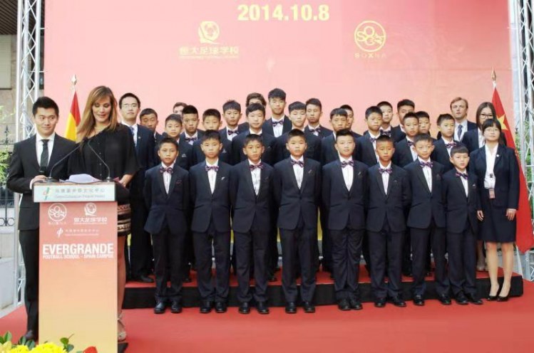 许家印谈恒大足球发展战略,许家印强力引援冲击八连冠