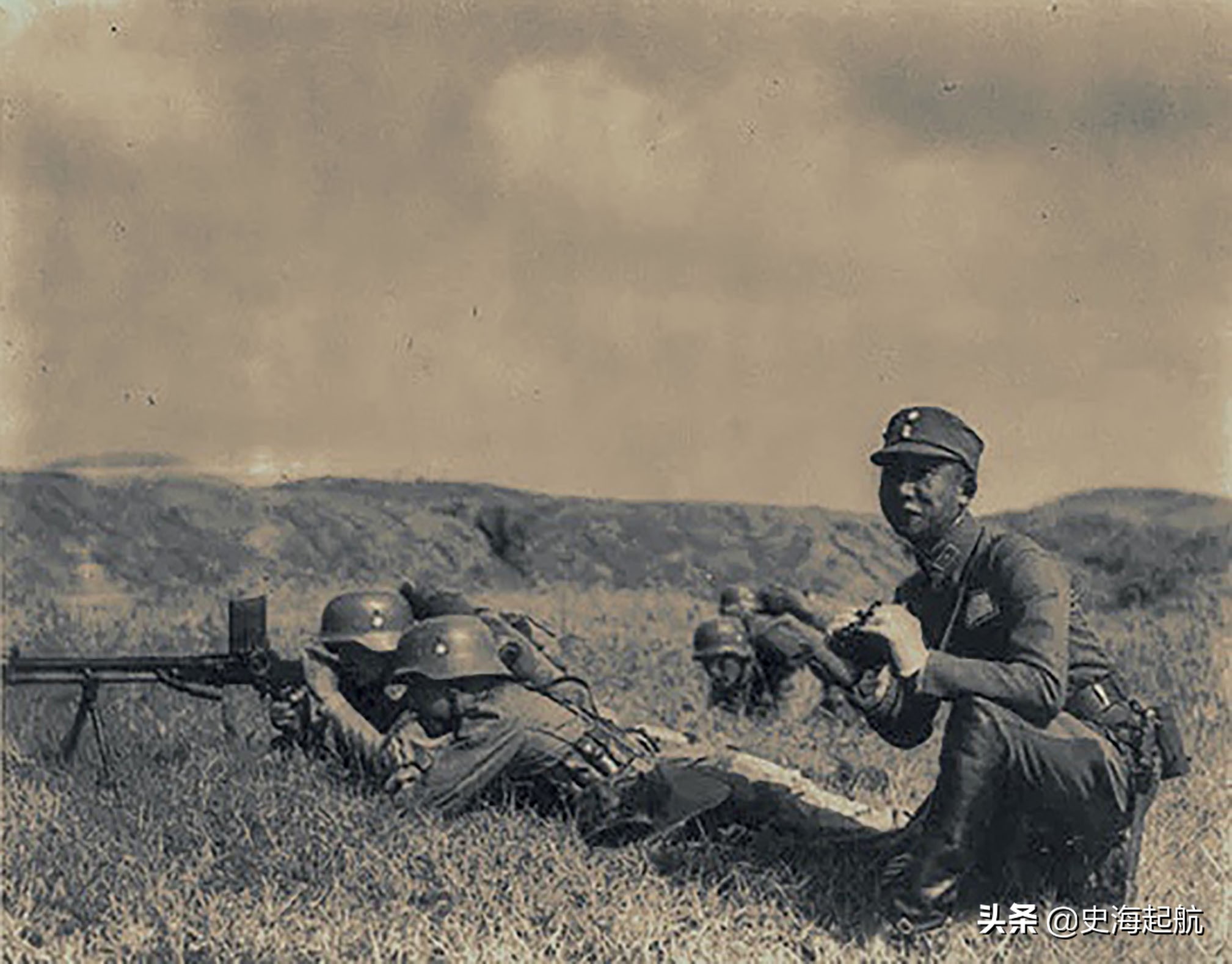 抗战时中国*队军***器武**照片：图3是国军的坦克，图6是国军的重机枪