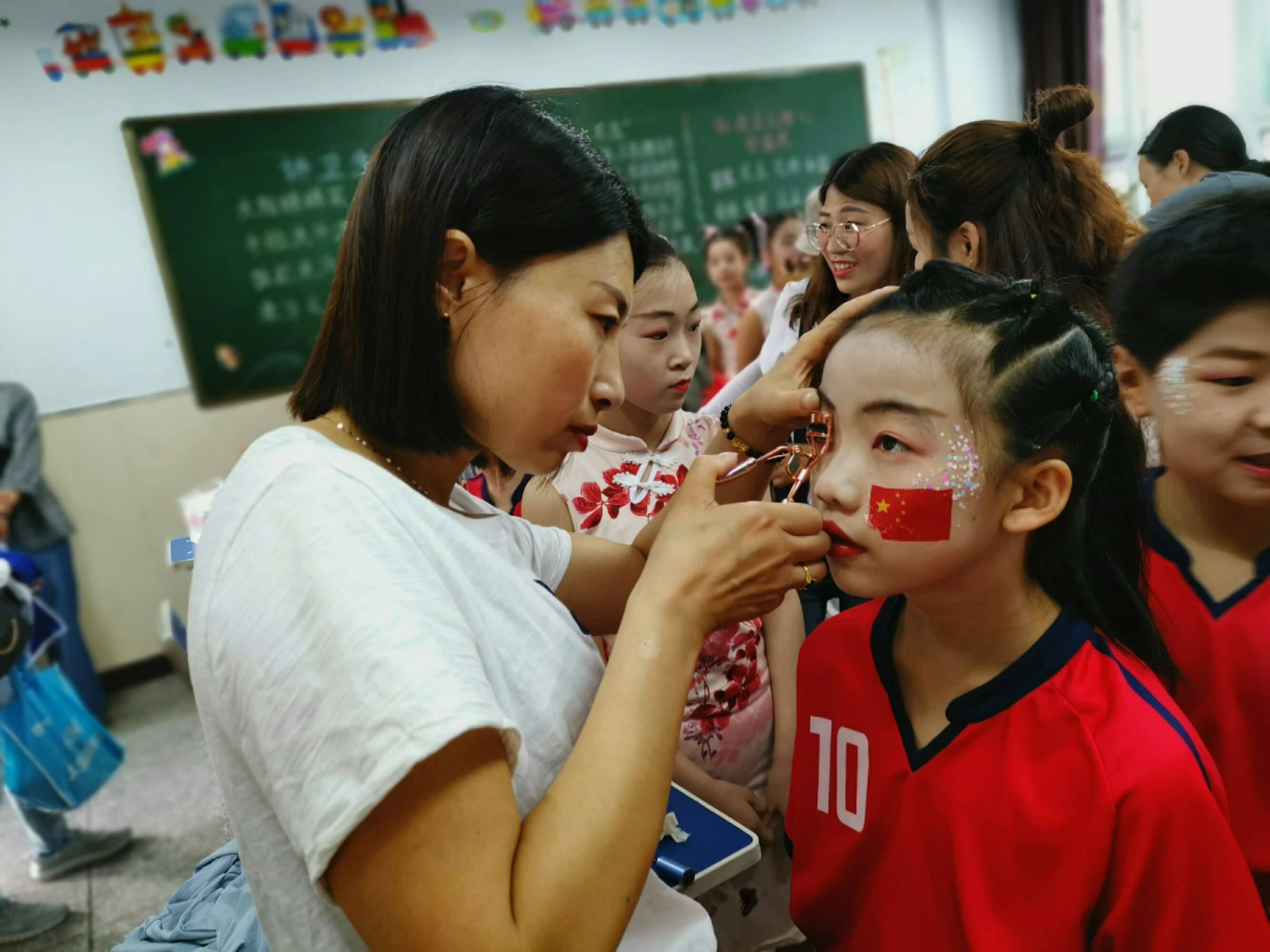 灏忓缁忓吀璇佃娲诲姩鍦嗘弧钀藉箷,灏忓瀹岀編鏀跺畼鍥炲繂鎴愰暱鍘嗙▼