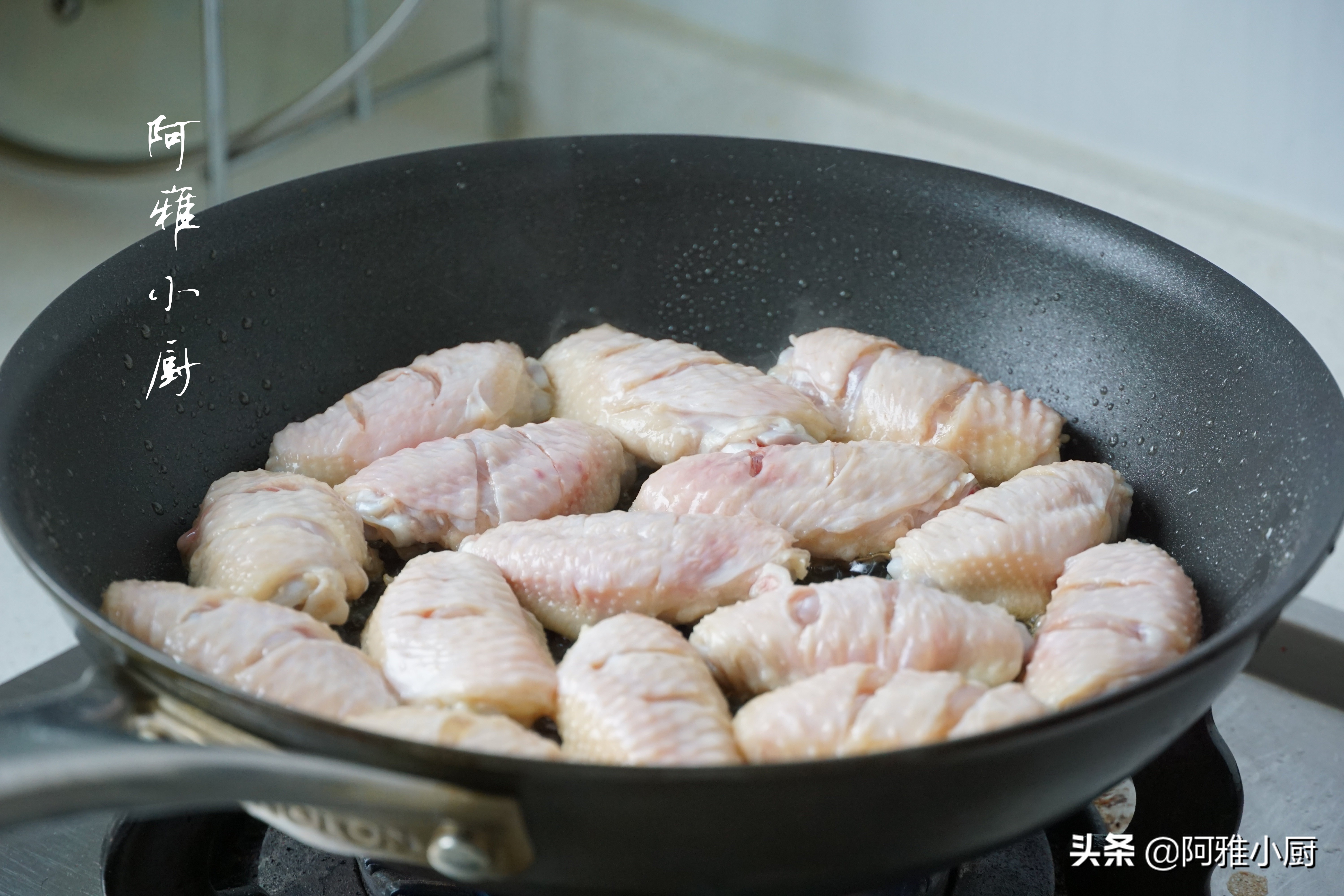 鸡翅百吃不厌的做法，香到骨头里，外酥里嫩，做法省时又简单