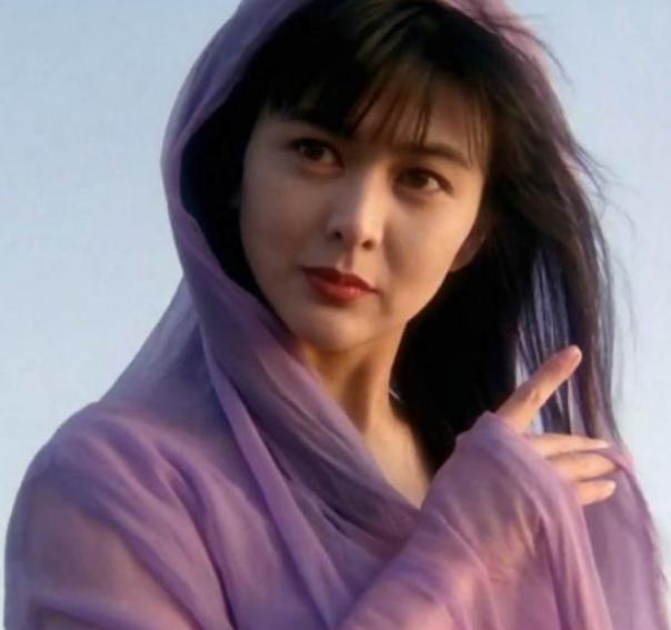 港姐关之琳李嘉欣周海媚,李嘉欣与周海媚哪个更胜一筹