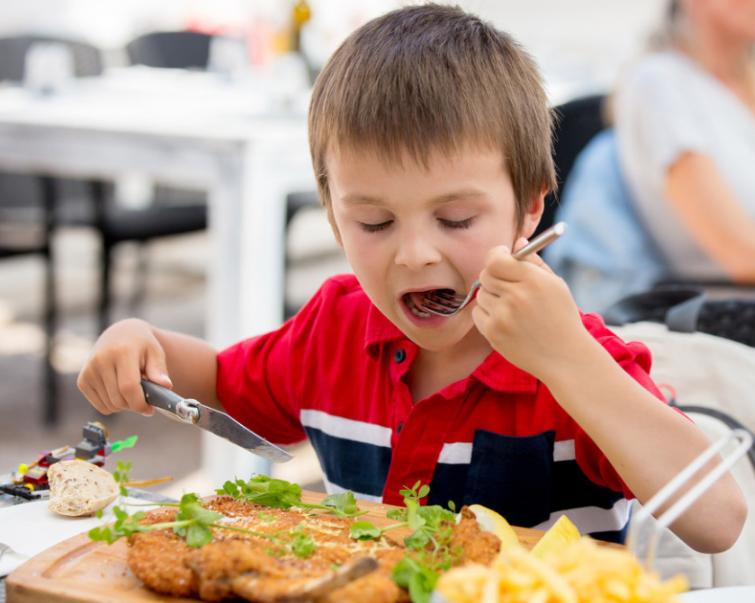 宝宝口臭是积食喝什么汤,孩子积食消化不良又有口臭吃什么
