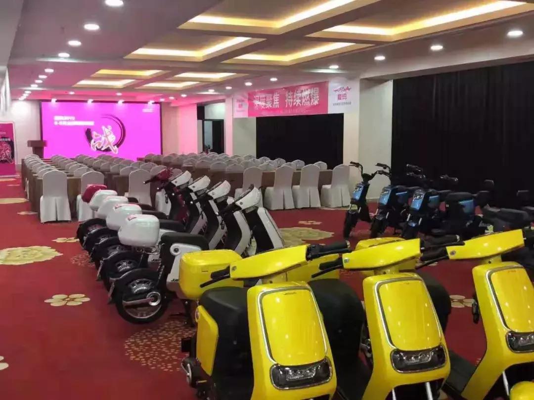 鸿蒙面世!爱玛VS雅迪,谁将是行业NO.1?