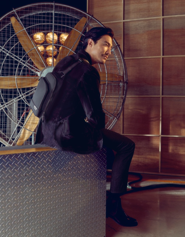 TUMI特邀演员丹尼尔·亨利演绎《成就完美旅程》系列全球时尚大片