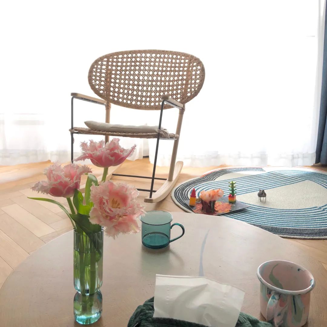 邻居秀家|细节控的家有多治愈?单凭她家开关就能出圈了