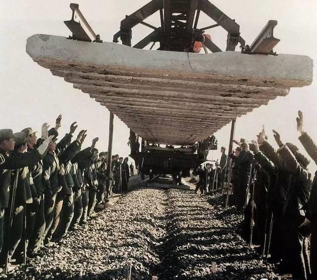 八一建军节唱军歌赞军魂,每逢佳节倍思亲唱的太感人肺腑