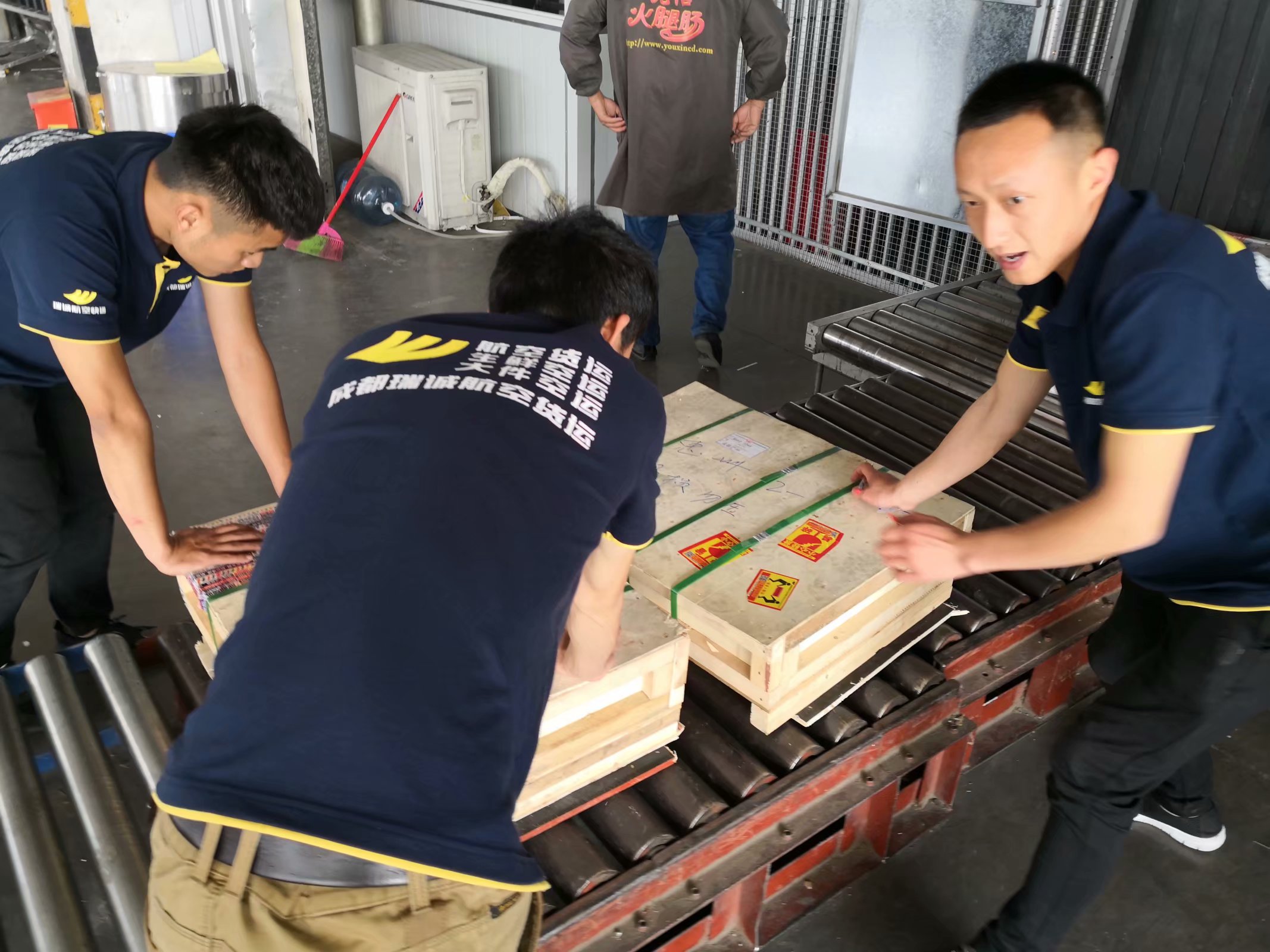 黄金海运物流,黄金空运流程