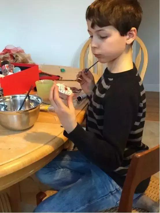 12岁男孩用捡来的破烂，亲手打造出一个暗黑王国，…