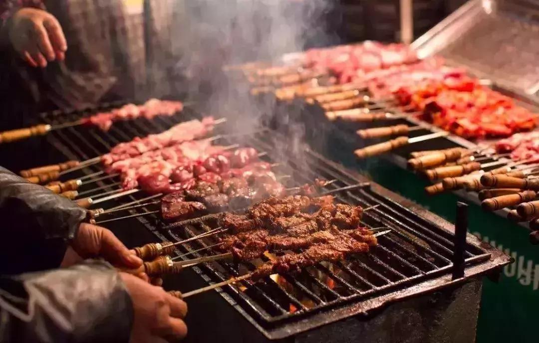 在德国吃小猪头,在德国吃香肠