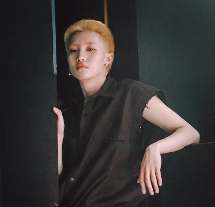 从“做作”到真实，唱歌始终是他最能表达自己的事