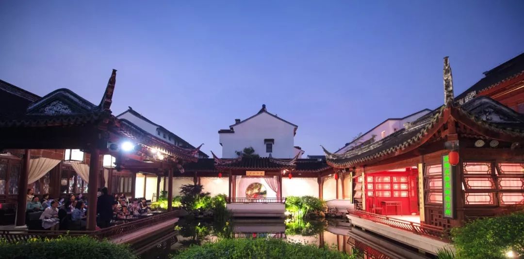 奇点相对论|爱慕董事长张荣明：品牌影响与迎合之间