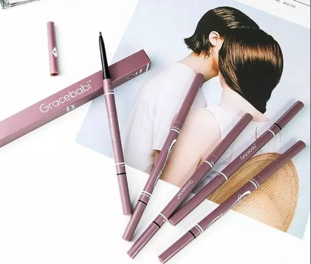 张柏芝是怎么化妆的,张柏芝化妆和不化妆的区别