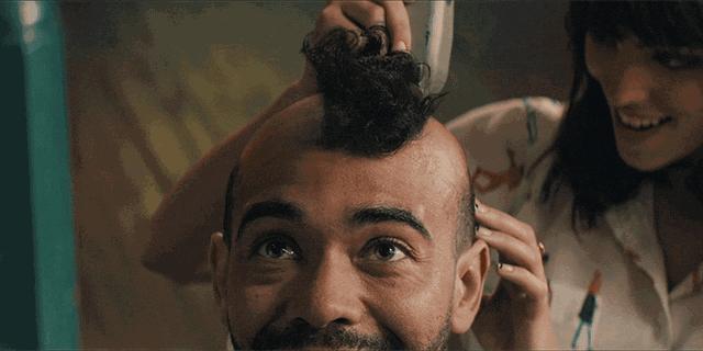 小贝上央视新闻,小贝秃头照