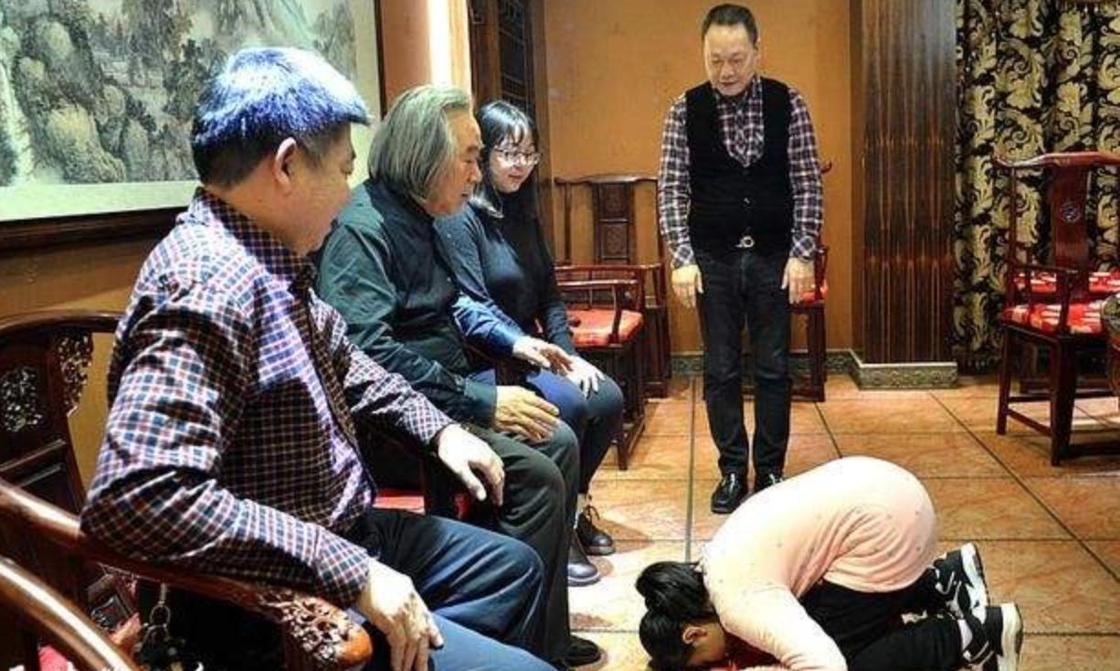 书法自学是绝路?专家:田英章门徒100多万呢,可教出啥好学生