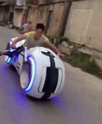 在路边捡到一个螺丝,捡到一个螺丝