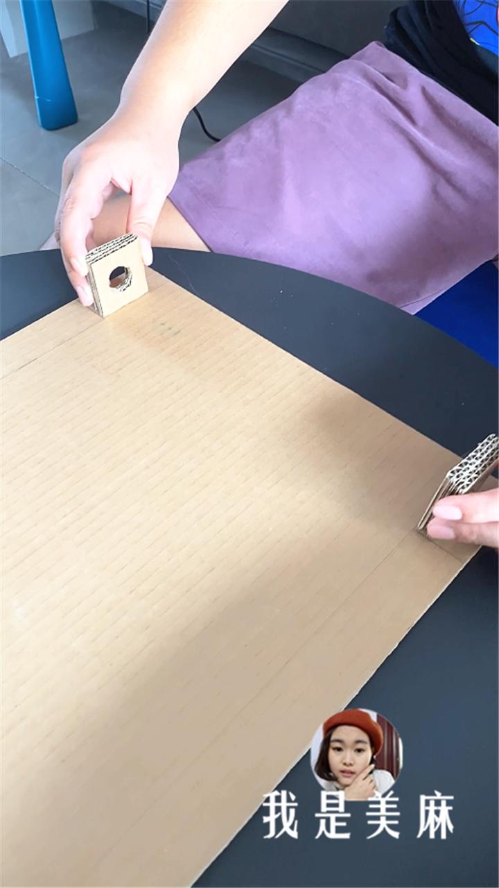 爸爸用纸板做的车,爸爸用纸箱做的变形汽车