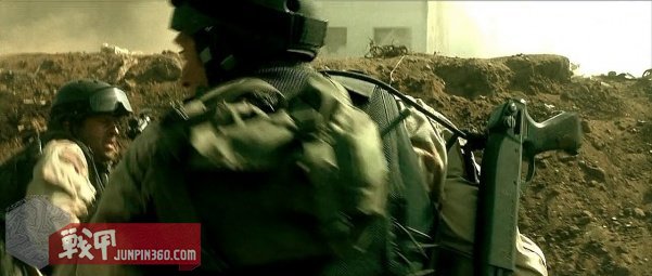 美国黑鹰战机坠落视频,十部顶级战争大片黑鹰坠落